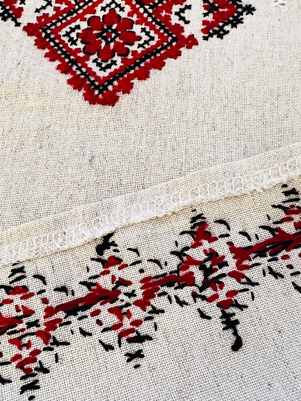 Detaliu cusatura manuala interioara, Ia ANTONIA, cusută manual pe pânză de in, cu modele tradiționale românești și culori vesele.