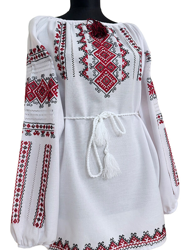 Ia Fraga - Ie tradițională cusută manual Ie tradițională, cusută manual pe pânză de bumbac, culori elegante și rezistente, ușor de asortat atât la o ținută modernă, cât și la o ținută tradițională. 