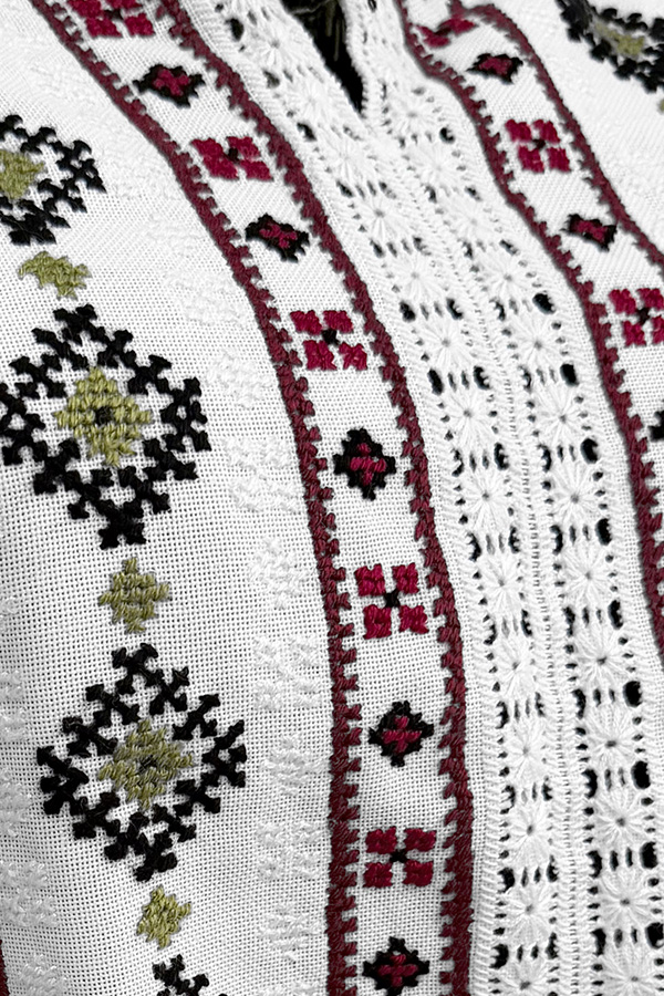 Ia-doamnei-Ie-traditionala-cusuta-manual (3) Ie tradițională românească cusuta manual
